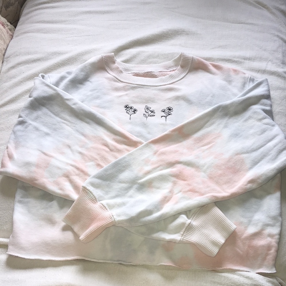 Hollister XS sweatshirt tie dyed crop top floral. EUC